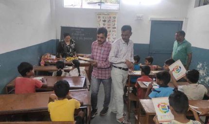 सर्व मांग्लयम समूह' संस्थापक ने स्कूली बच्चों के साथ मनाया जन्मदिन