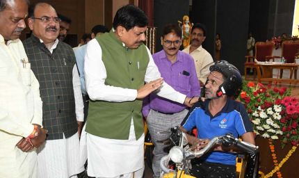 दिव्यांगजन अपनी क्षमता, योग्यता, संघर्षशीलता और सकारात्मकता के आधार पर समाज में अपना स्थान बनाते हैं - मुख्यमंत्री डॉ. यादव