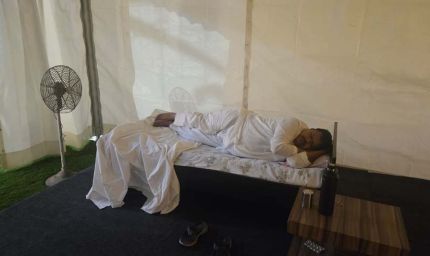 ऊर्जा मंत्री प्रद्युम्न सिंह तोमर ने भोपाल में टेन्ट में किया रात्रि विश्राम