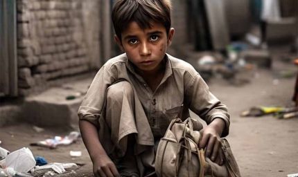 पाकिस्तान की करीब आधी आबादी गरीबी रेखा से नीचे गुजर-बसर कर रही: वर्ल्ड बैंक