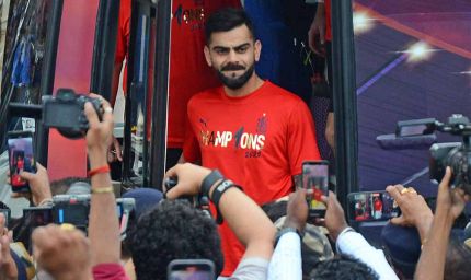 भगदड़ हादसे में विराट कोहली के खिलाफ भी शिकायत दर्ज कराई गई, शिकायत पर आया पुलिस का रिएक्शन