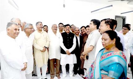 मुख्यमंत्री डॉ. यादव स्वदेश समाचार पत्र के कार्यक्रम में हुए सम्मिलित