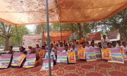 यूपी में टीईटी पास शिक्षामित्रों का बड़ा आंदोलन- प्रदेशभर से जुटे शिक्षामित्रों की मांग है कि उन्हें स्थायी शिक्षक नियुक्त किया जाए