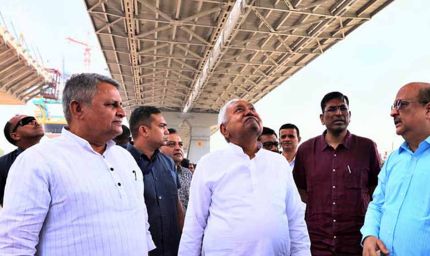 मुख्यमंत्री नीतीश कुमार ने हाजीपुर और पटना को जोड़ने वाले निर्माणाधीन फोरलेन पुल का किया निरीक्षण