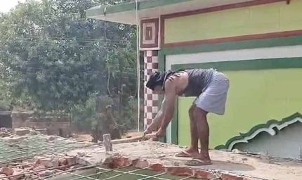 उत्तर प्रदेश में अवैध मस्जिद, और दरगाहों पर एक्शन जारी, सड़क पर बनी अवैध मस्जिद चला योगी का बुलडोजर