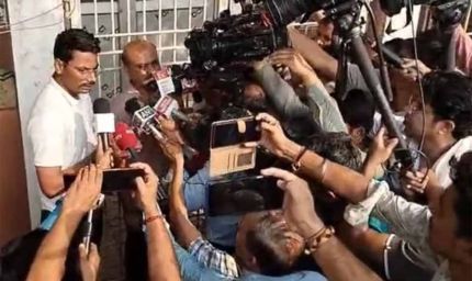 सोनम से मिलने भाई पहुंचा गाजीपुर, कहा- अगर बहन दोषी हो तो फांसी दे दो, मेघालय पुलिस का हो रहा इंतजार