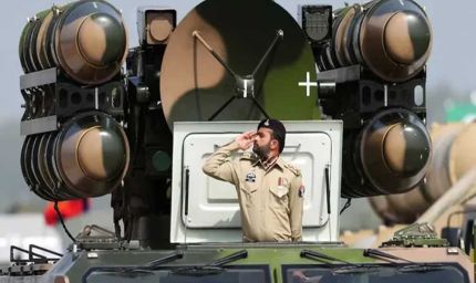 भारत के डर से रक्षा बजट 18% बढ़ाएगा पाक, आधी जनता गरीब, कर्ज लो, हथियार खरीदो