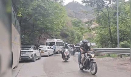 उत्तराखंड के पहाड़ सैलानियों की भीड़ से कराह रहा, जिधर देखो जाम ही जाम