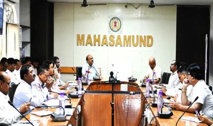 महासमुंद : सीईओ श्री एस आलोक ने जन चौपाल में सुनी आम जनों की समस्याएं