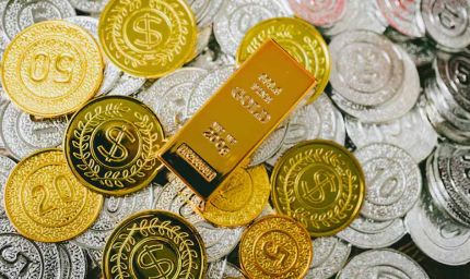 आज चांदी की गर्मी थोड़ी कम हुई है, वहीं, सोने के तेवर भी नरम हुए