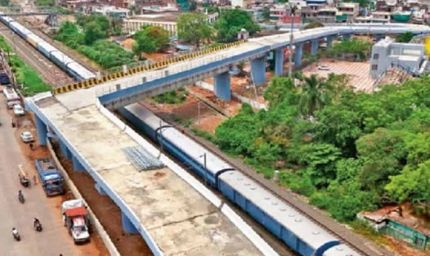 ओवरब्रिज पर 90 डिग्री का अंधा मोड़, भविष्य में ब्लैक स्पॉट होगा साबित