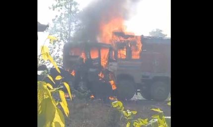 रायगढ़ में एक दर्दनाक सड़क हादसा: ट्रेलर और हाइवा में आमने-सामने की भिड़ंत, एक चालक की जिंदा जलकर मौत, दूसरा गंभीर