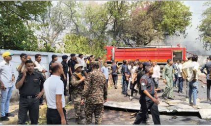 अहमदाबाद में विमान क्रैश, सेना-NDRF की टीम और डॉक्टर दुर्घटना स्थल पर तैनात