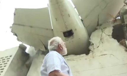 अहमदाबाद में विमान दुर्घटना साइट का दौरा कर अस्पताल में PM मोदी ने की घायलों से मुलाकात, अब तक 265 लोगों की मौत