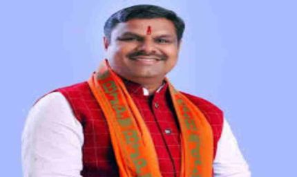 विधायक गजेंद्र यादव बैडमिंटन खेलते समय हो गए घायल