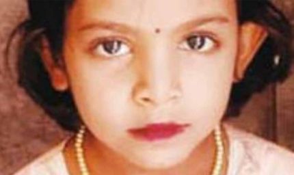 कार की ठोकर से घायल बच्ची को सवार युवक इलाज के बहाने उठाकर ले गए