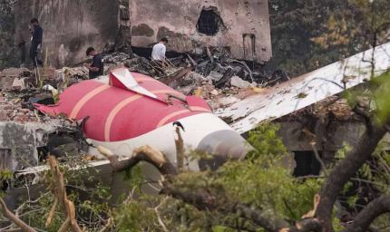 अहमदाबाद प्लेन क्रैश से सबक, बोइंग के ड्रीमलाइनर 787-8 विमान को उड़ानों से दूर रखने पर विचार कर रही है सरकार