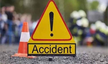 संगम स्नान करने आ रहे श्रद्धालुओं का वाहन पलटने से 18 लोग घायल, घटनास्थल पर मची चीख-पुकार