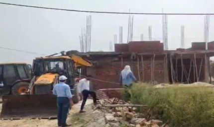 प्राधिकरण ने यमुना के डूब क्षेत्र में अभियान चलाकर अवैध निर्माण को ध्वस्त कराया, जमीन अतिक्रमण मुक्त