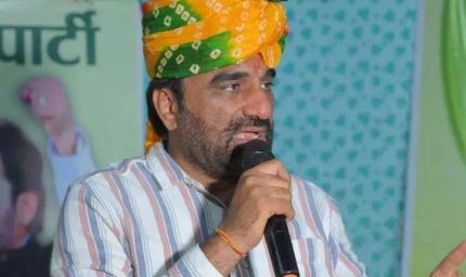 बेनीवाल ने कहा, "कांग्रेस में कोई नहीं जानता कि असली दूल्हा कौन, गहलोत खुद को दूल्हा बताते हैं, पायलट भी दावा करते  .....