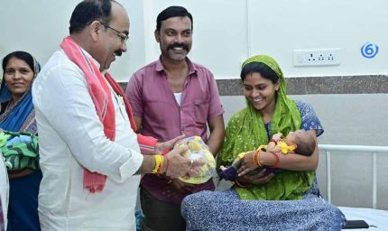 उप मुख्यमंत्री साव पहुंचे मातृ-शिशु अस्पताल, भर्ती महिलाओं तथा नवजातों के परिजनों से मिलकर सेहत की जानकारी ली