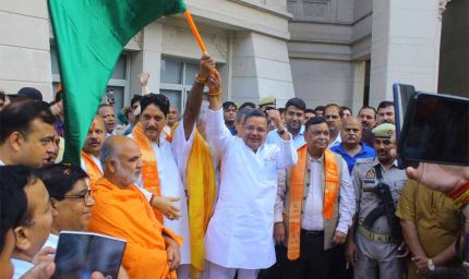 करीब पांच साल बाद कैलाश मानसरोवर यात्रा इंदिरापुरम स्थित कैलाश मानसरोवर भवन से शुरू, पर्यटनमंत्री ने दिखाई झंडी