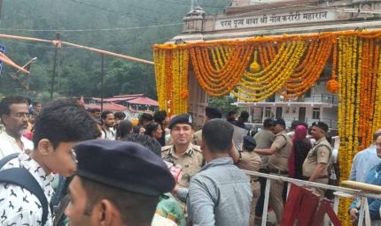 कैंची धाम स्थापना दिवस के अवसर पर श्रद्धालुओं की लंबी कतारें, दिखें सुरक्षा के कड़े इंतजाम