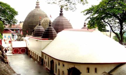 सिद्ध शक्तिपीठ है कामाख्या मंदिर, हर तंत्र, हर कामना पूरी होती है यहां