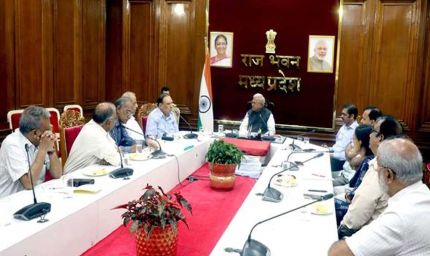 राज्यपाल पटेल से छत्तीसगढ़ में सिकल सेल के अनुभवी चिकित्सक की सौजन्य भेंट