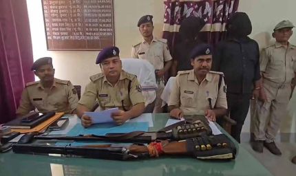 ज्वेलरी शॉप के दो गार्डों को फर्जी आर्म्स लाइसेंस के साथ किया गिरफ्तार