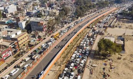 तेहरान छोड़कर भाग रहे ईरानी, बॉर्डर पर भीषण जाम... ईरान सरकार ने खोले अंडरग्राउंड मेट्रो स्टेशन