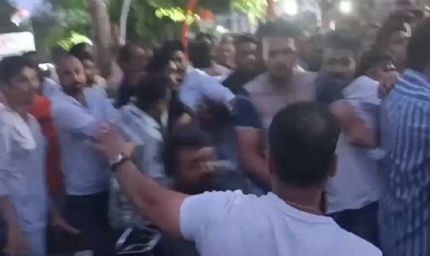 राजधानी भोपाल में कांग्रेस कार्यकर्ताओं के बीच चले लात-घूंसे , BJP का तंज- बैठक या कुश्ती प्रतियोगिता?