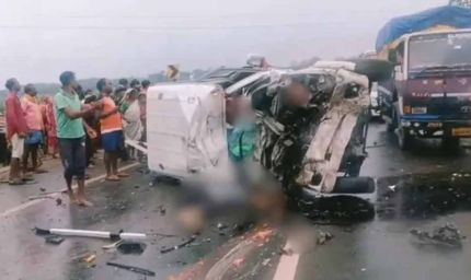 पश्चिम बंगाल में बोलेरो की ट्रेलर से टक्कर, झारखंड के 9 लोगों की मौत