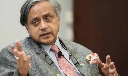 शशि थरूर और कांग्रेस नेताओं में मतभेद बढ़ता जा रहा, थरूर के दावे को कांग्रेस की केरल यूनिट के चीफ ने ही किया खारिज