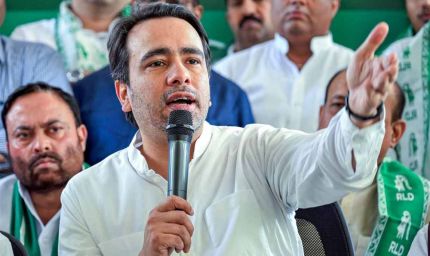 योग करने के बाद केंद्रीय मंत्री जयंत चौधरी ने कहा- इस बार टिकट उन लोगों को मिलेगा जो योग ठीक से करेंगे