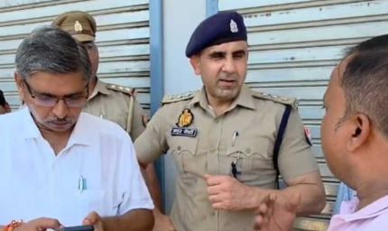 संभल : CO अनुज चौधरी के अल्टीमेटम के बाद हरकत में आए लोग, खुद ही तोड़ने लगे मस्जिद