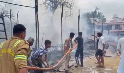 नुमाइश मेले में लगी आग, 20 से अधिक दुकानें जलकर राख