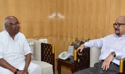 रायपुर : राज्यपाल श्री डेका से सरगुजा सांसद ने सौजन्य भेंट की