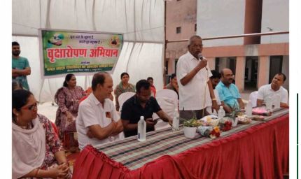 रायपुर : वृक्षारोपण अभियान में शामिल हुए रायपुर विकास प्राधिकरण अध्यक्ष श्री साहू