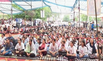 आज आयोजित छात्र न्याय महापंचायत में बड़ी संख्या में लोग आंदोलन को समर्थन देने के लिए पहुंचे, छात्रों की हुंकार