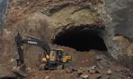 इंदौर-इच्छापुर नेशनल हाईवे पर निर्माणाधीन टनल का हिस्सा गिरा, 2 मजदूर की मौत, एक घायल