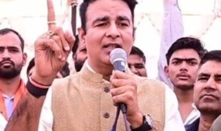 अखिलेश यादव को सीजनल हिंदू बताते हुए संगीत सोम ने कहा कि अगर उन्हें हिंदू बनना है तो परमानेंट हिंदू बनें