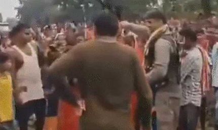 नक्सली हिड़मा के गांव में CRPF के जवान बने दुल्हन के भाई, नेग दिया फिर बेटी और ग्रामीणों के साथ थिरकाए कदम