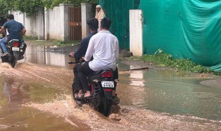 हल्की बारिश में जलभराव से जनजीवन अस्त-व्यस्त