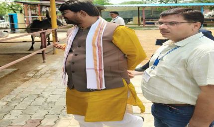 पशुपालन मंत्री पटेल ने जयपुर के गौ-पुनर्वास केन्द्र हिंगोनिया का भ्रमण किया