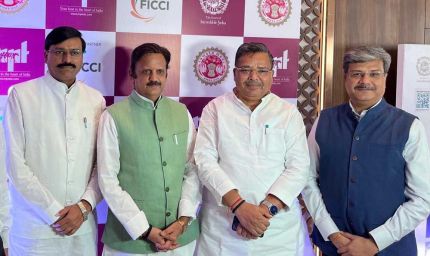 पर्यटन मंत्री श्री धर्मेंन्द्र लोधी ने प्रदेश की पर्य़टन विशेषताओं से कराया अवगत