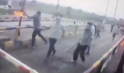 सतना :ओढ़की टोल प्लाजा पर 2 दर्जन नकाबपोश बदमाशों ने किया हमला, कर्मचारियों को दौड़ा-दौड़ाकर पीटा