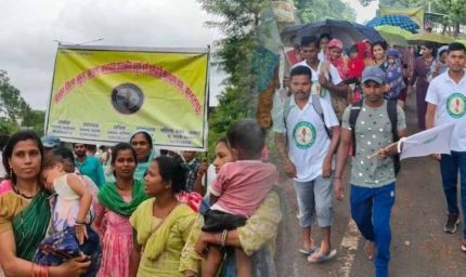 नियमितीकरण की मांग को लेकर फिर सड़क पर उतरे चतुर्थ वर्ग कर्मचारी, कोंडागांव से 300 किमी की पदयात्रा कर पहुंचेंगे राजधानी