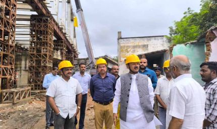 रेलवे ओवर ब्रिज निर्माण कार्यों का मौके पर पहुंच राज्यमंत्री श्री दिलीप जायसवाल ने लिया जायजा