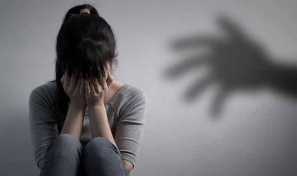 नौवीं की छात्रा का चौंकाने वाला खुलासा: मां पर लगाए सेक्स ट्रेनिंग के आरोप